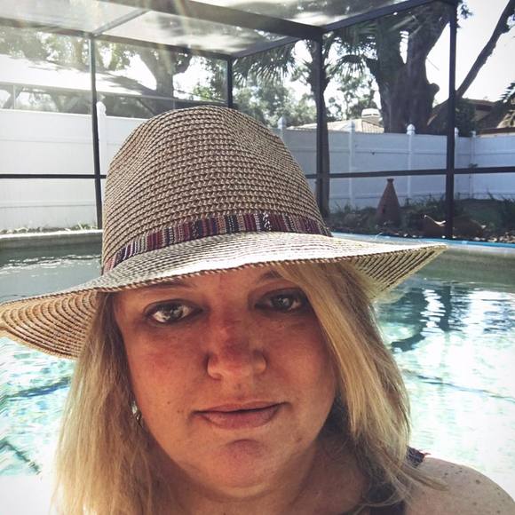 Meet your Posher, Monika - Picture 1 of 1